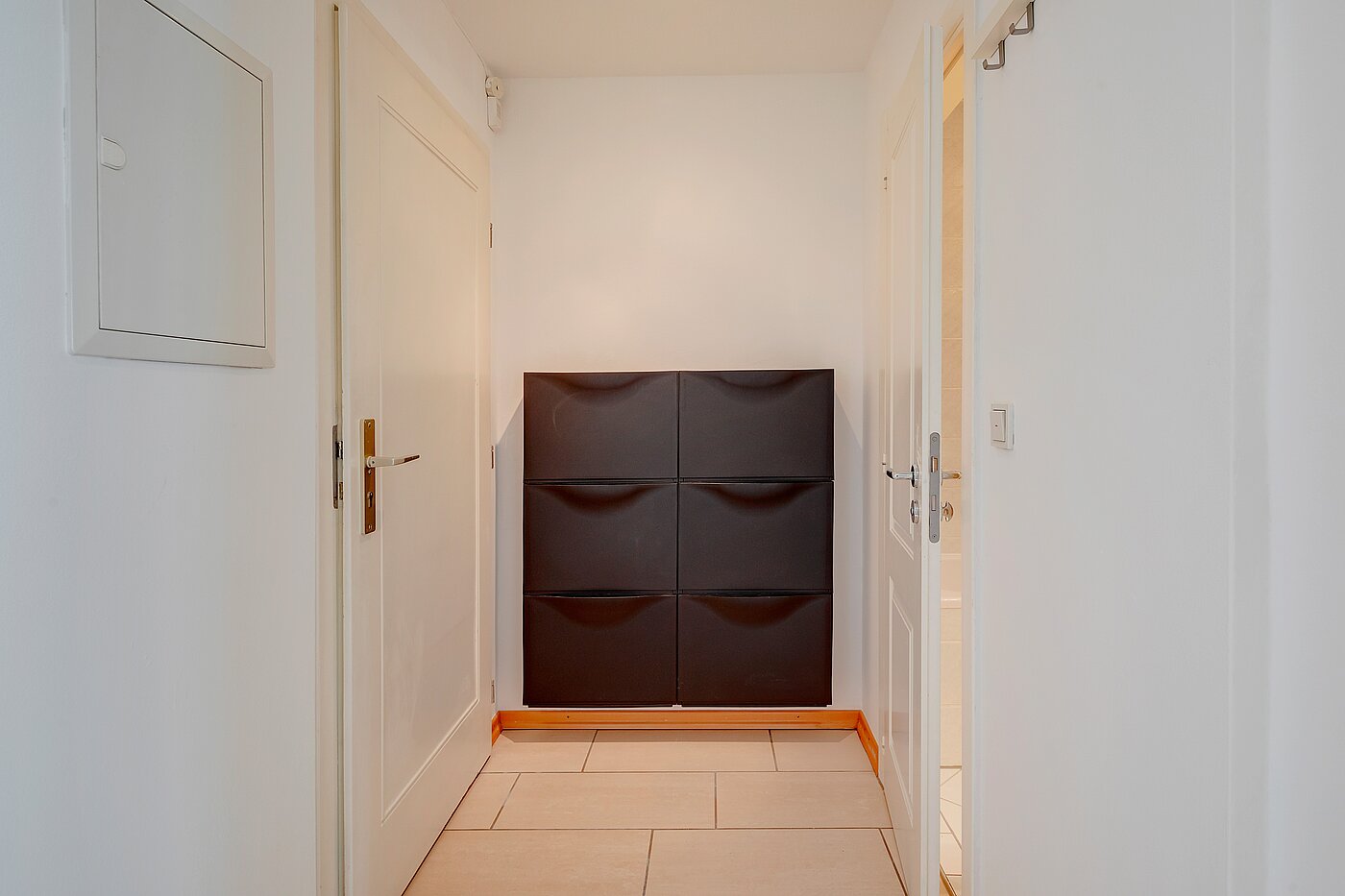 Квартира в многоэтажно доме с 2 комнатами | München-Schwabing | 70130 | Diele Blickrichtung Eingang