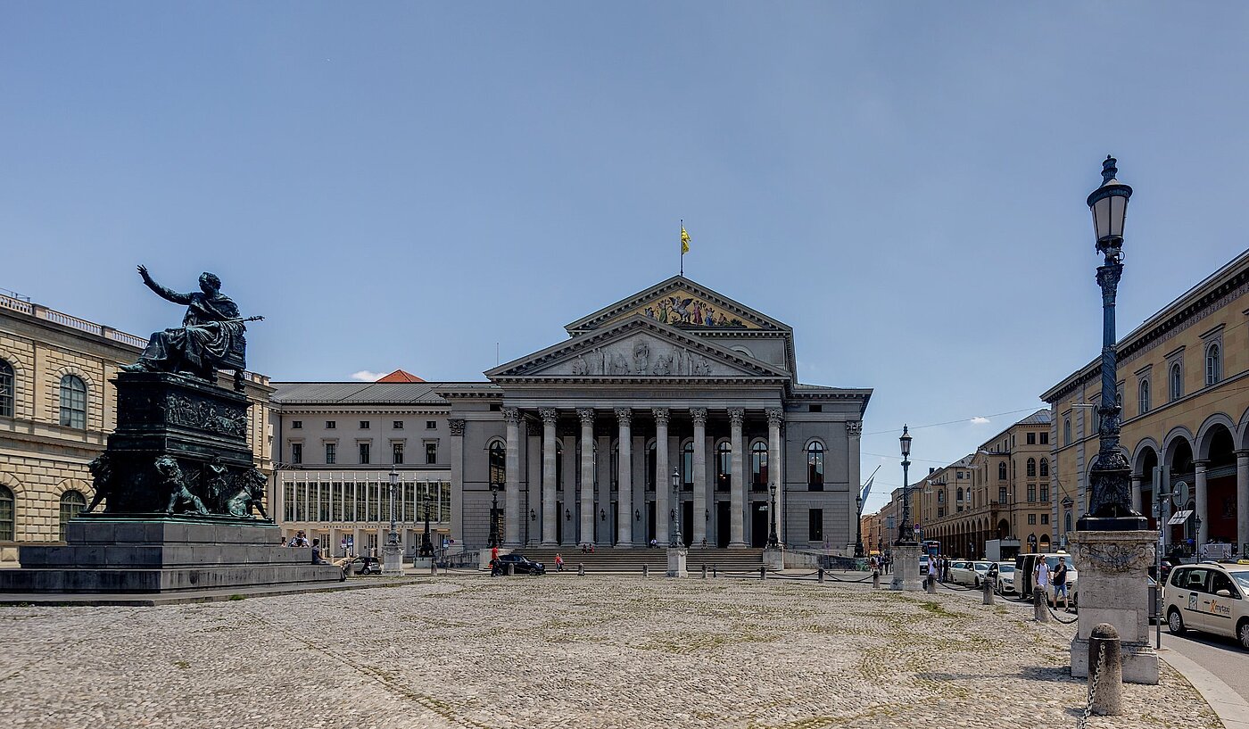 Высокий первый этаж с 2 комнатами | München-Lehel | 2012ML1 | ...Odeonsplatz um die Ecke