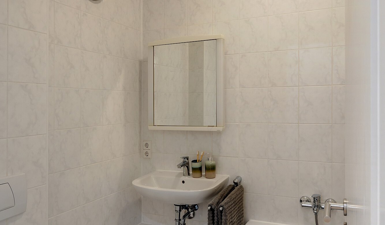 Квартира в многоэтажно доме с 1 комнатная | München-Maxvorstadt | 2206ML5 | Edles, weiß gefliestes Bad...