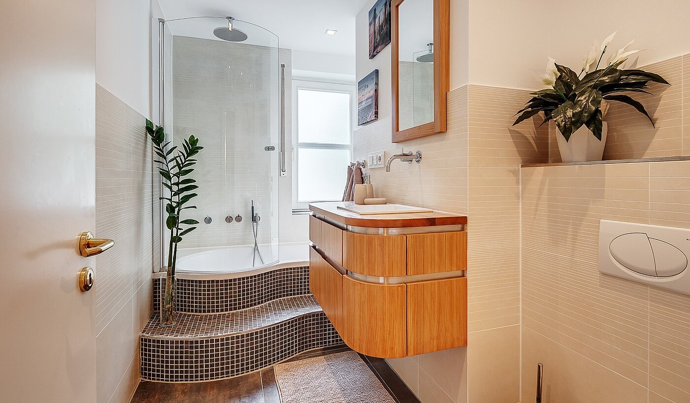 Квартира в многоэтажно доме с 3 комнатами | München-Harlaching | 2108ML3 | Modernes Wohlfühl-Bad mit...