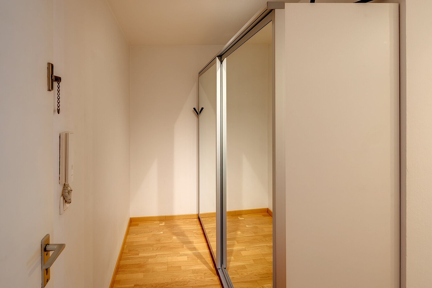 Квартира в многоэтажно доме с 1 комнатная | München-Isarvorstadt | 2110ML3 | ...Einbauschrank