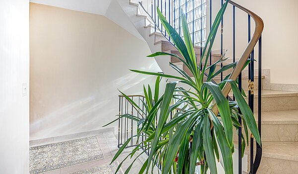 Особняк с 6 комнатами | Unterschleißheim | 2209ML7 | Treppenaufgang