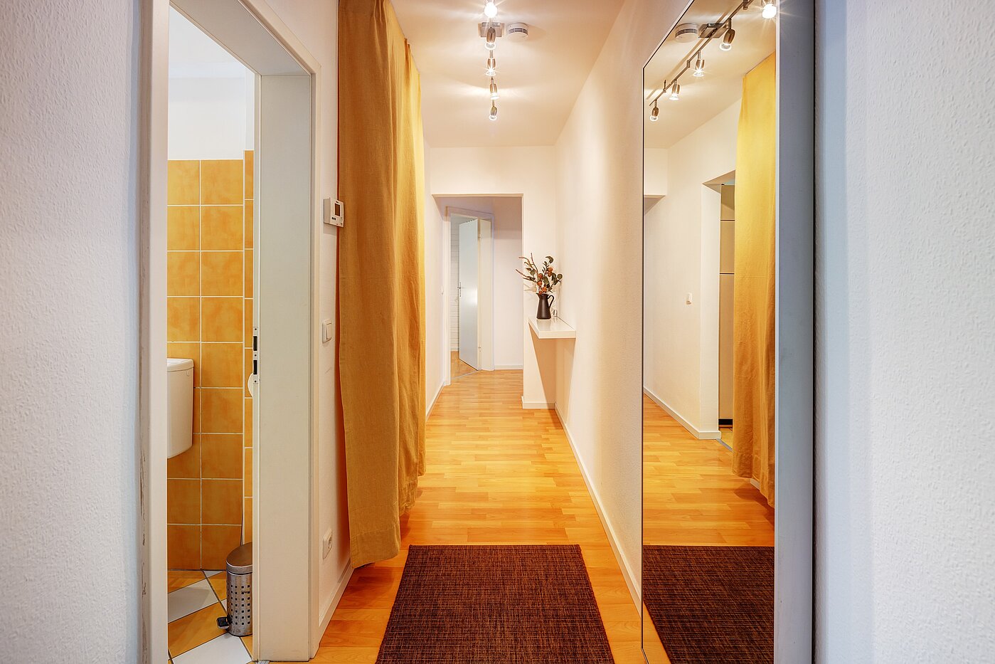 Квартира в многоэтажно доме с 2.5 комнатами | München-Isarvorstadt | 70121 | Flur vom Eingang kommend