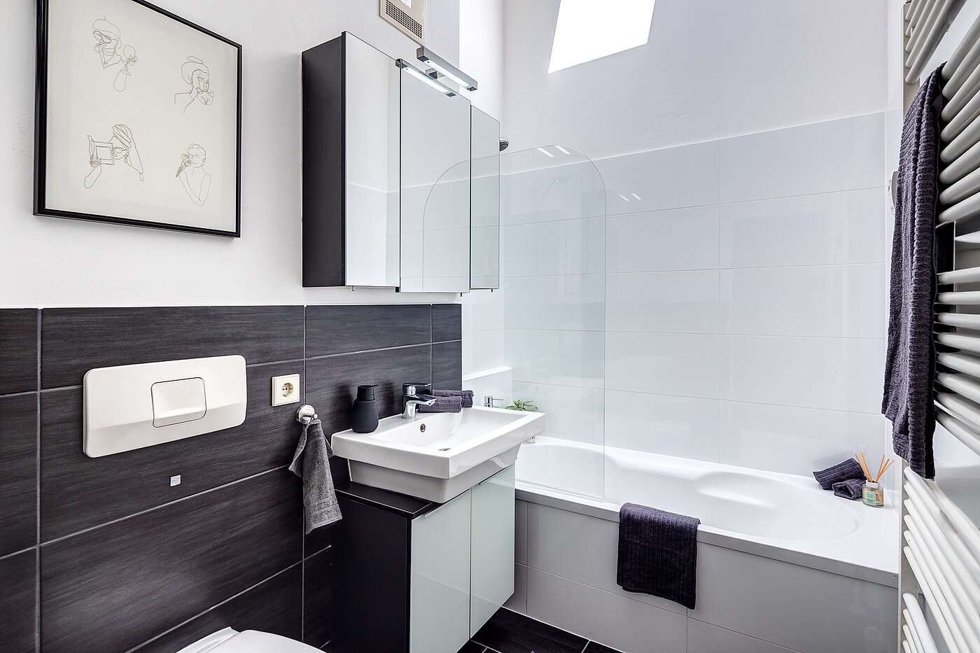 Квартира в многоэтажно доме с 2 комнатами | München-Untermenzing | 70177 | Modernes Badezimmer...