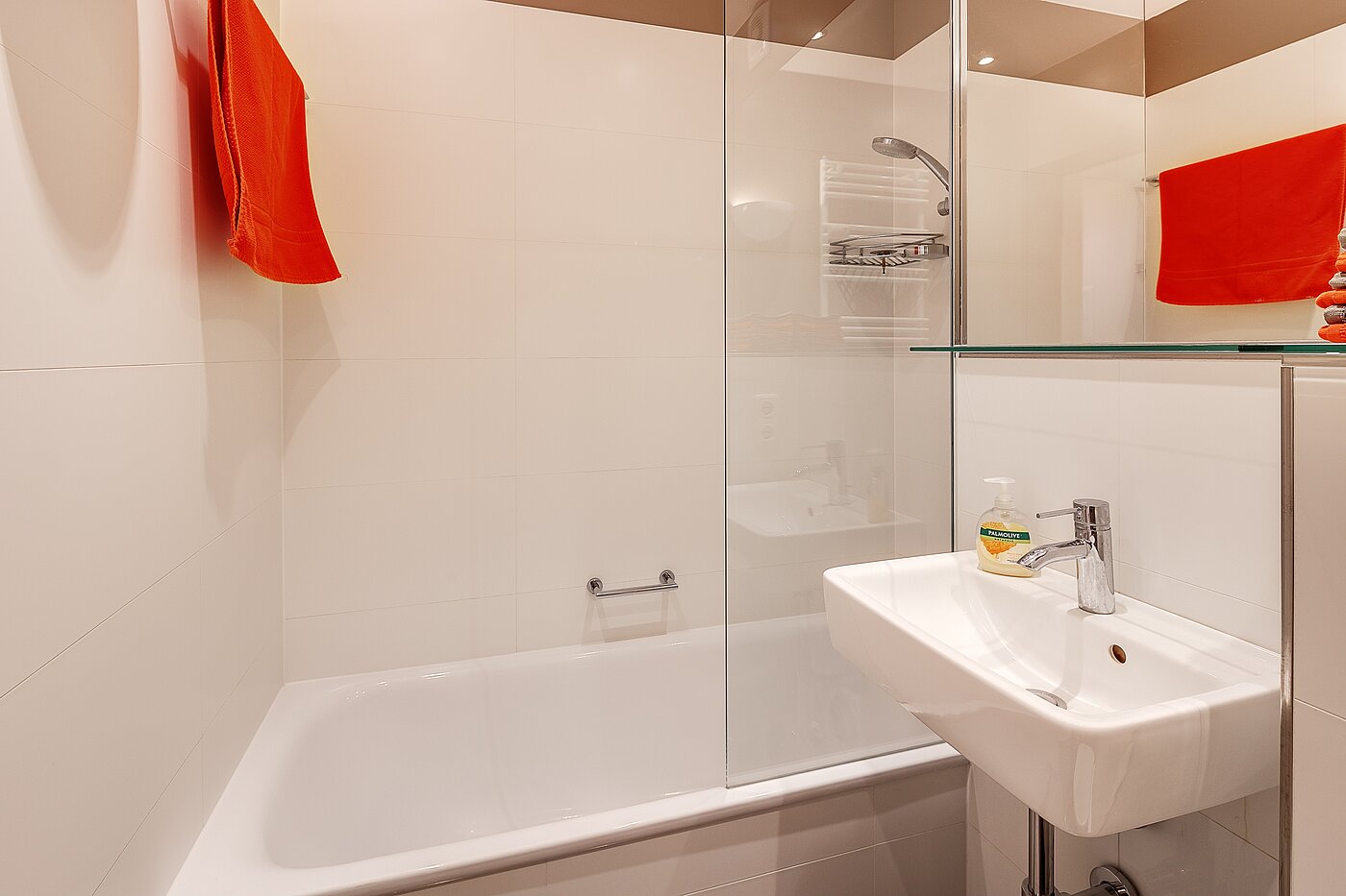 Квартира в многоэтажно доме с 1.5 комнатами | München-Schwanthalerhöhe | 2211ML8 | Wanne mit Glasabtrennung