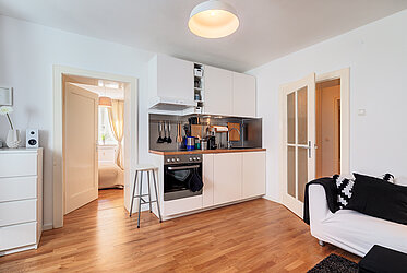 Maxvorstadt: 2-комнатная квартира с неизменной стоимостью в лучшем районе — свободна с лета