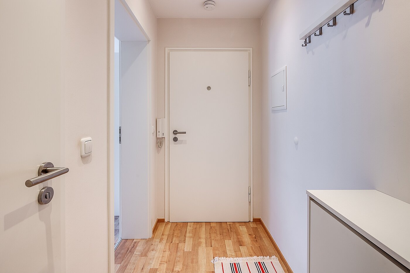 Квартира в многоэтажно доме с 1.5 комнатами | München-Schwanthalerhöhe | 2211ML8 | Wohnungseingang mit Garderobe
