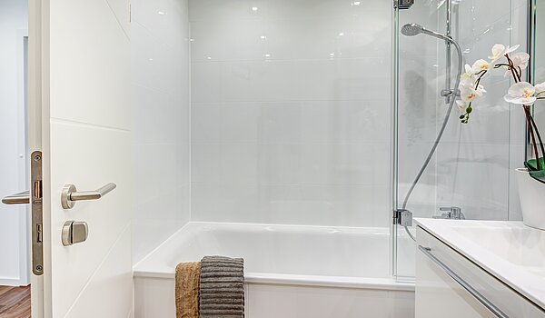 Квартира в многоэтажно доме с 2 комнатами | München-Schwabing | 70434 | ...mit Badewanne