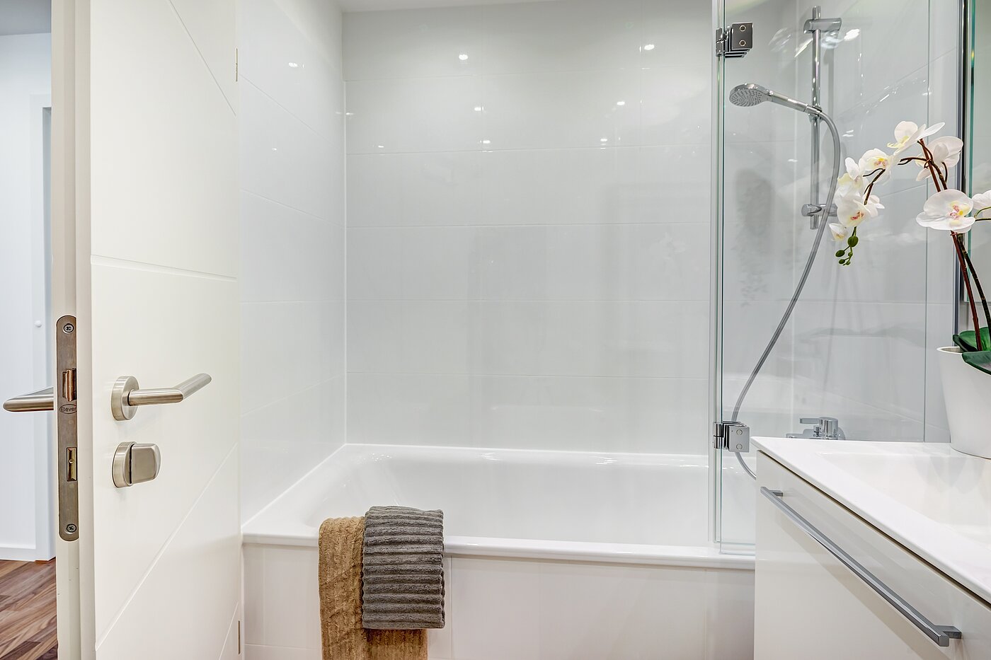 Квартира в многоэтажно доме с 2 комнатами | München-Schwabing | 70434 | ...mit Badewanne