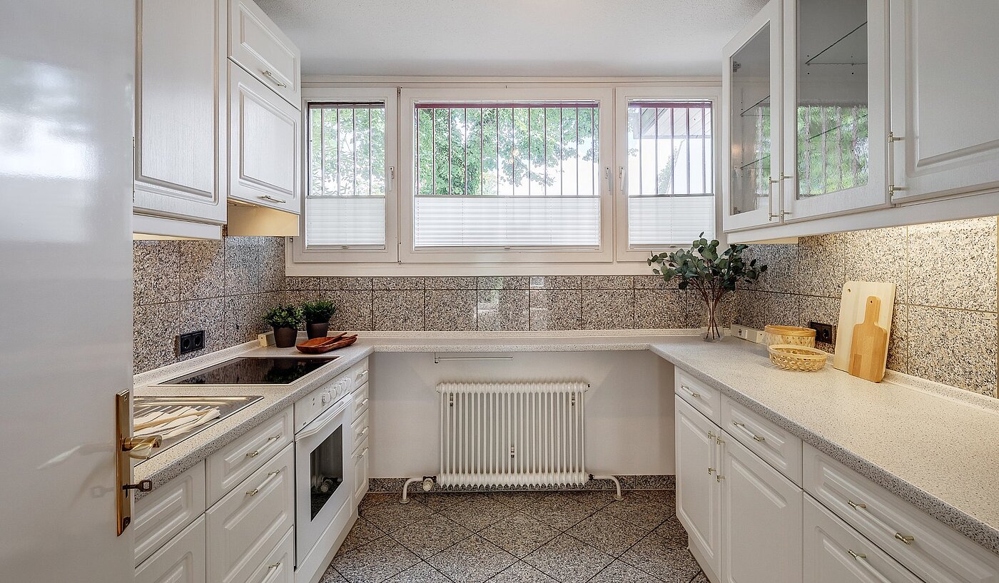 Квартира в многоэтажно доме с 5.5 комнатами | Weßling | 1907ML4 | Geräumige Küche