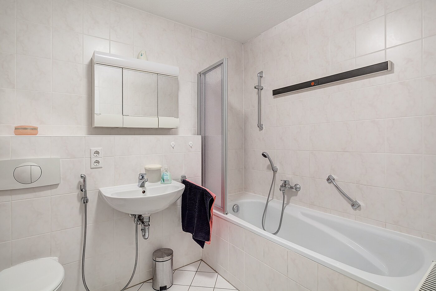 Квартира в многоэтажно доме с 2 комнатами | München-Pasing | 70141 | Badezimmer mit Wanne