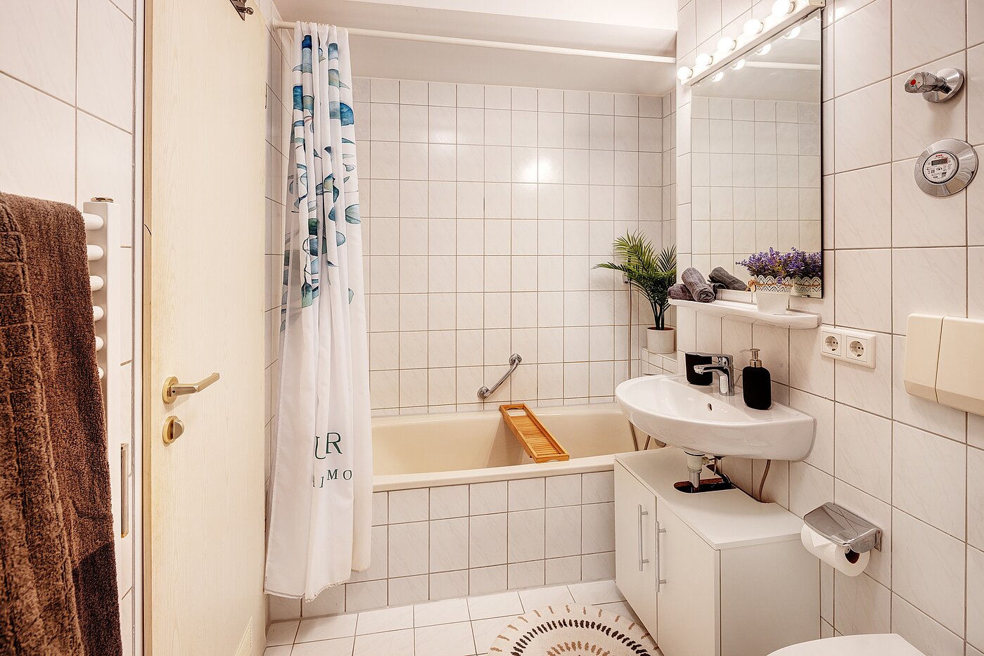 Квартира в многоэтажно доме с 2 комнатами | München-Obersendling | 70039 | Weißgefliestes Wannenbad...