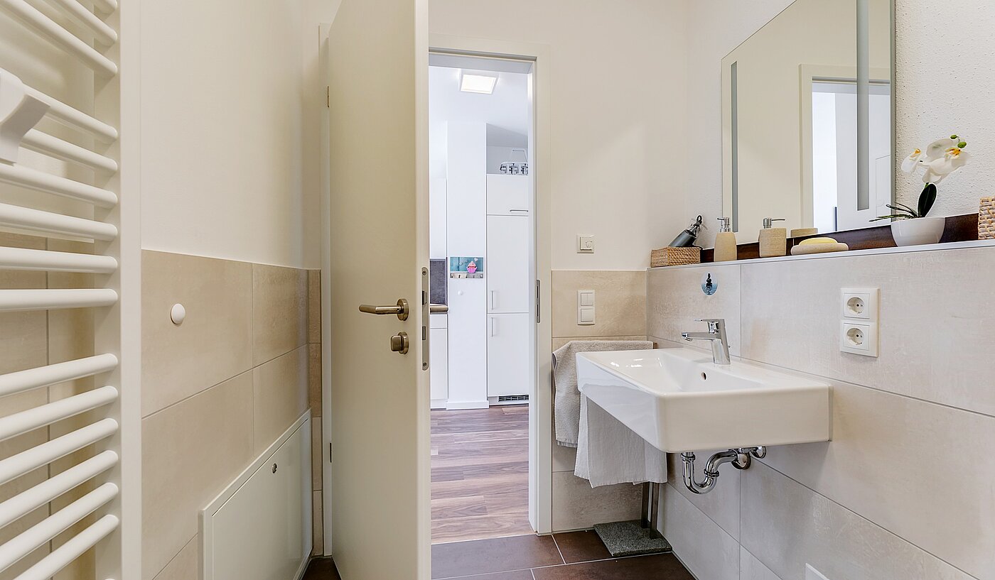 Плоский с 1 комнатная | München-Milbertshofen | 2202ML8 | ...und Handtuchheizkörper