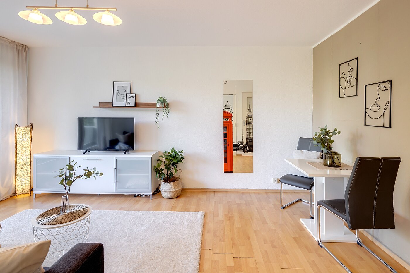 Квартира в многоэтажно доме с 2 комнатами | München-Sendling-Westpark | 2204ML2 | Helles Wohnzimmer...