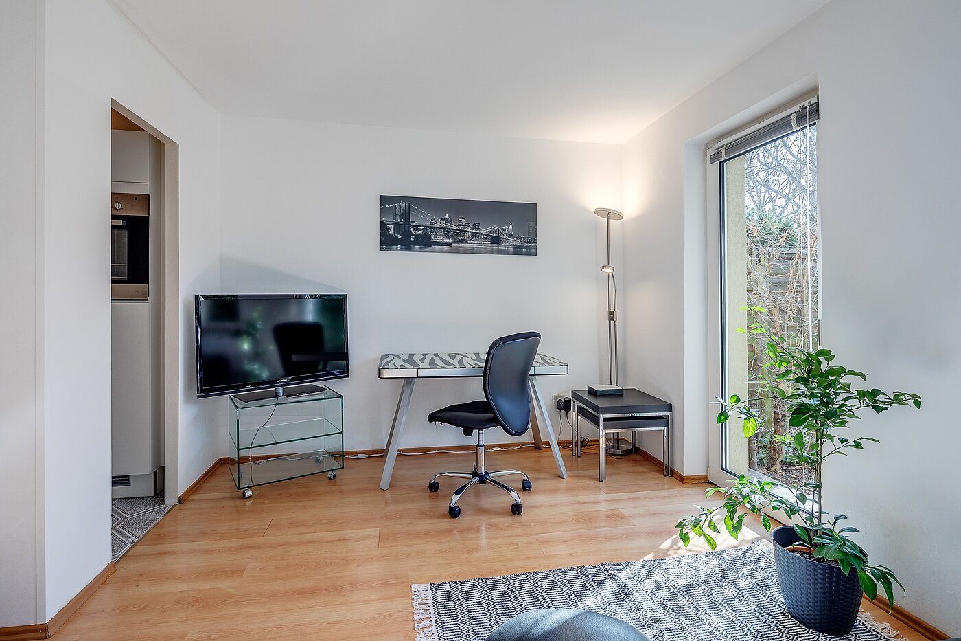 Квартира в многоэтажно доме с 1 комнатная | München | 70073 | ...Arbeitsbereich mit Zugang...