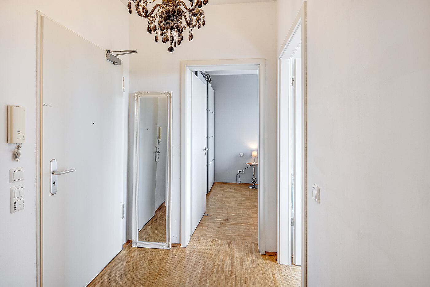 Квартира в многоэтажно доме с 2 комнатами | München-Schwabing | 70153 | Eingangsbereich mit Blick Richtung Schlafzimmer