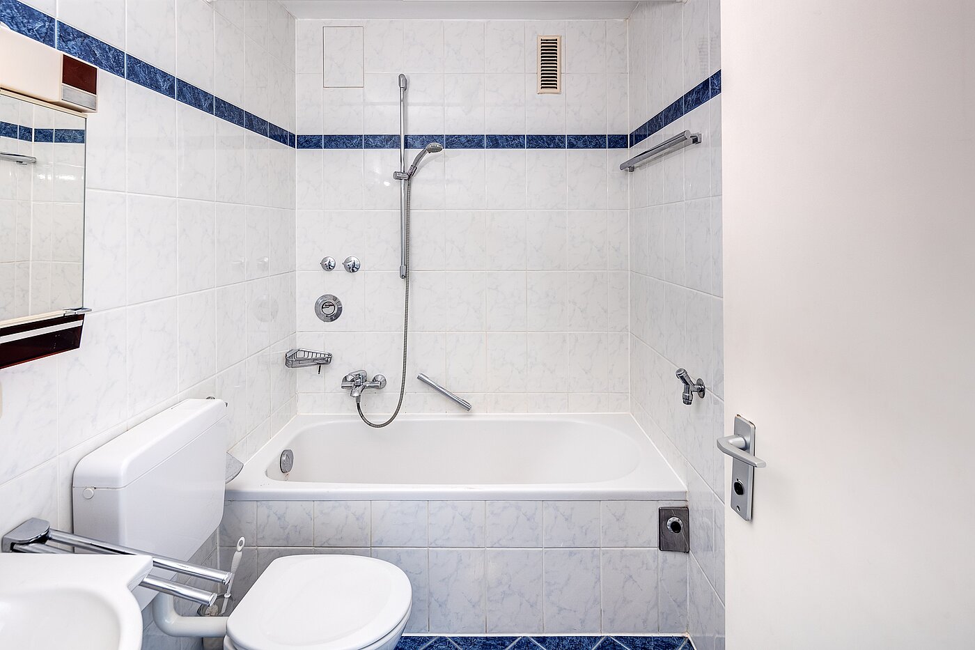 Квартира в многоэтажно доме с 2 комнатами | München-Freimann | 70158 | Bad mit Badewanne...