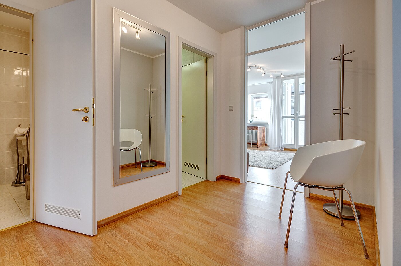 Квартира в многоэтажно доме с 2 комнатами | München-Schwabing | 70102 | Großzügige Diele...