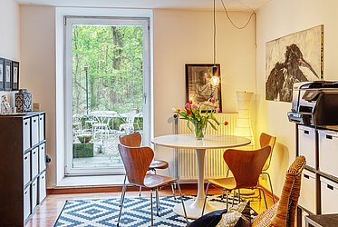 Sendling: Altbau Maisonette-Wohnung mit Garten