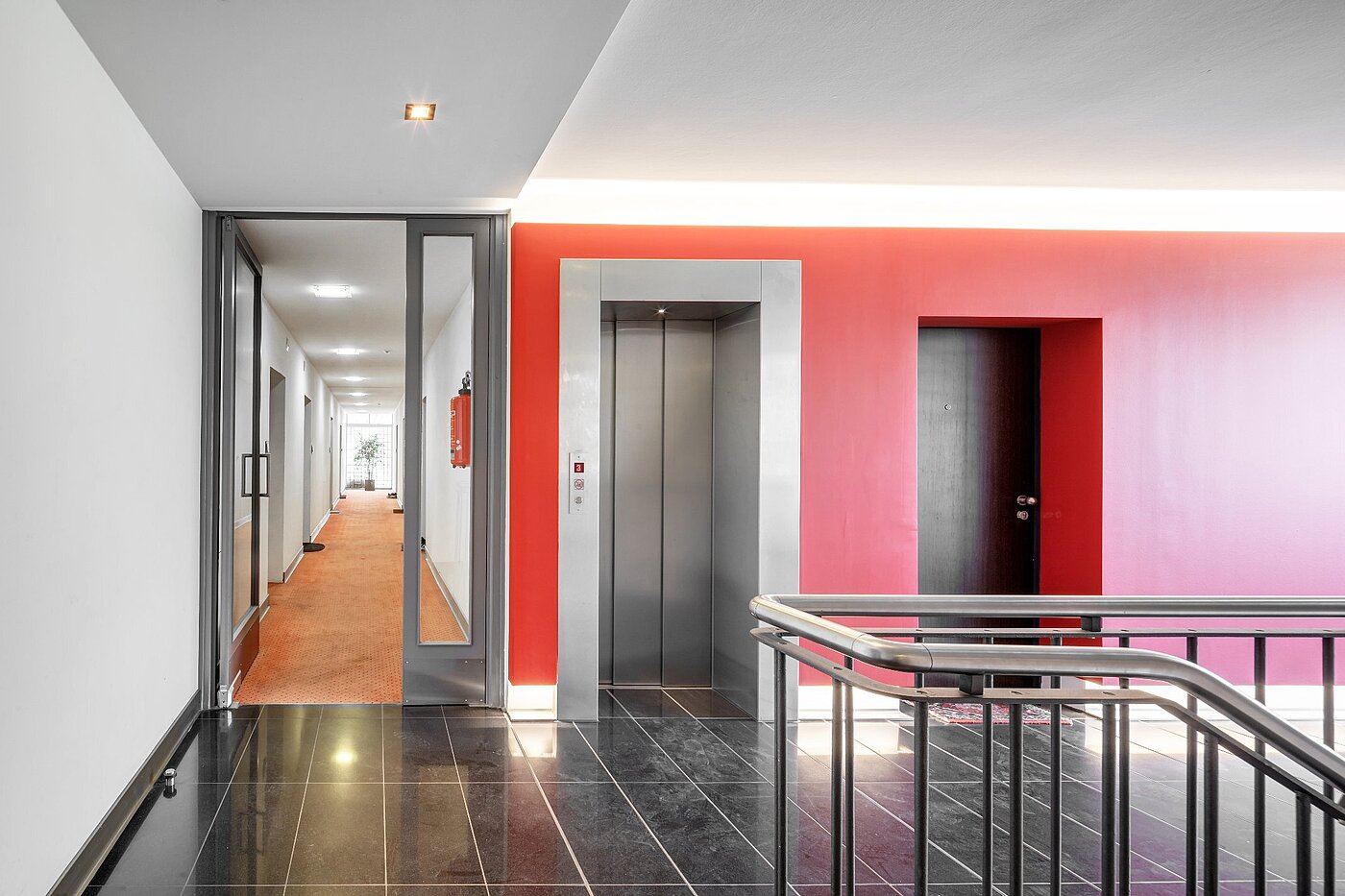 Квартира в многоэтажно доме с 2 комнатами | München-Haidhausen | 2105ML6 | Treppenhaus mit Lift