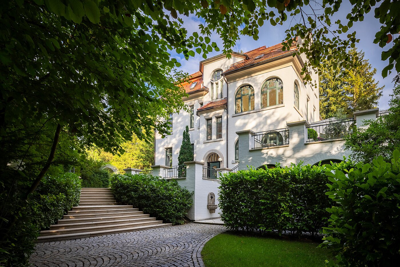 Villa с 9 комнатами | Reutlingen | 70231 | Hauptaufgang zur Villa