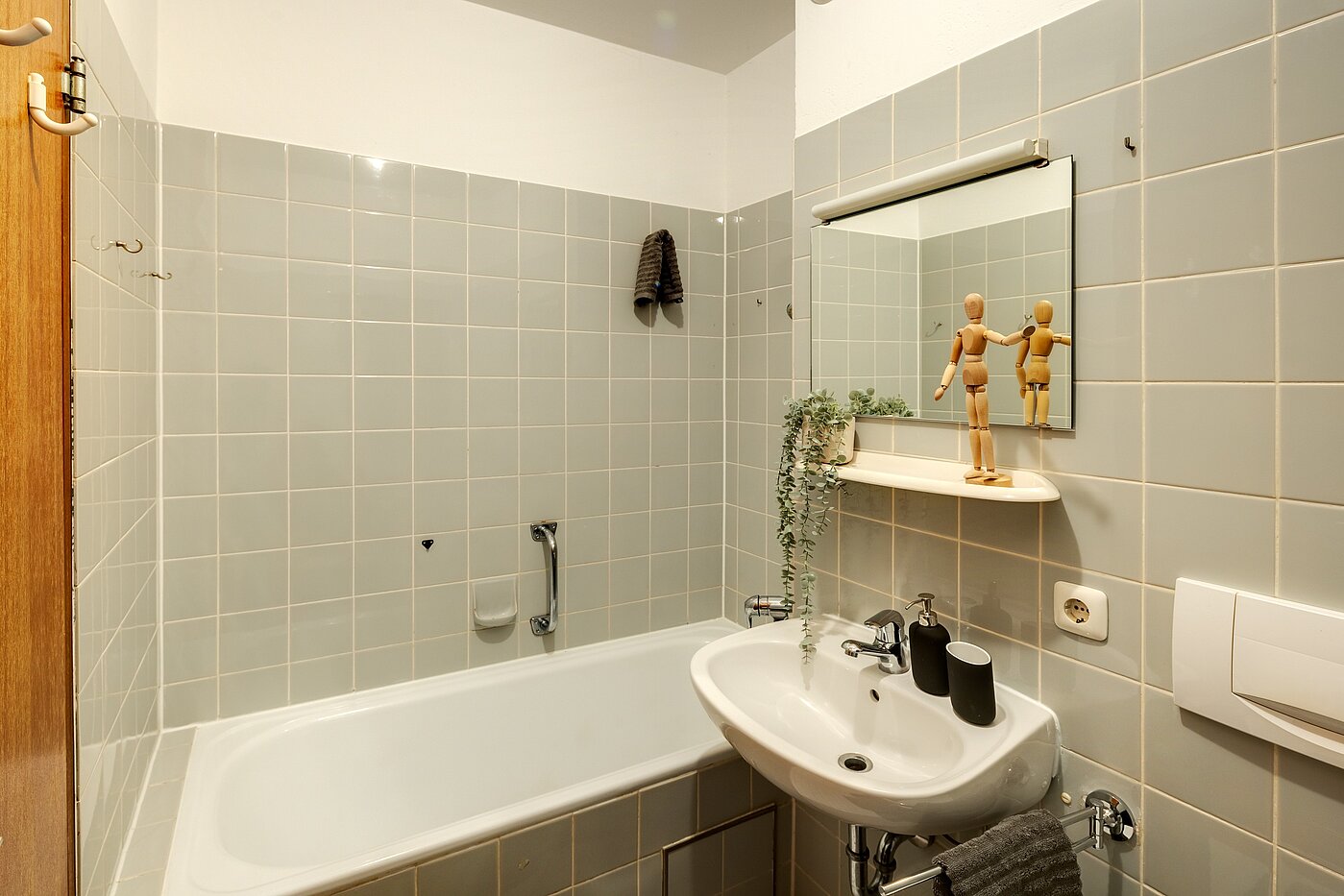 Квартира в многоэтажно доме с 1 комнатная | Herrsching am Ammersee | 2302ML2 | Badzimmer mit Wanne