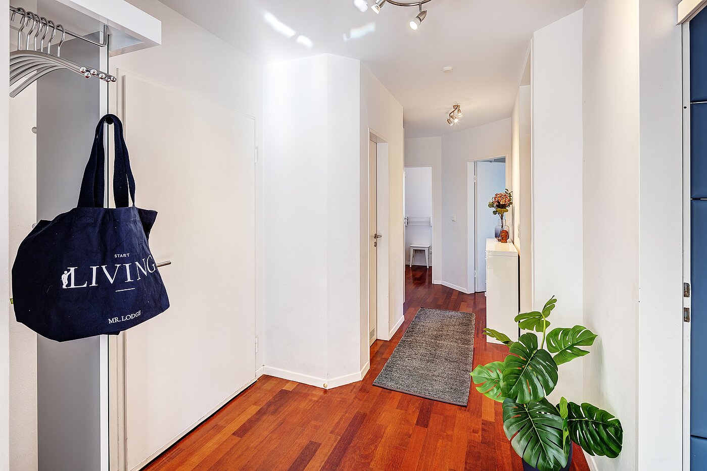 Квартира в многоэтажно доме с 3 комнатами | München-Schwabing | 2202ML12 | Zentraler Flur...