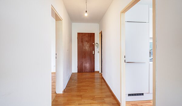 Квартира в многоэтажно доме с 2 комнатами | München-Hadern | 704101 | Flur Blickrichtung Eingang