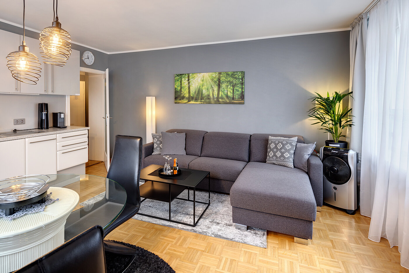 Плоский с 2 комнатами | 70219 | Gemültiches Wohnzimmer...