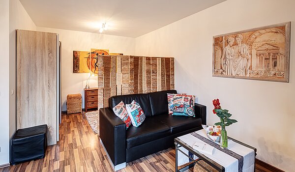 Квартира в многоэтажно доме с 1 комнатная | Karlsfeld | 70460 | Wohn- und Schlafbereich