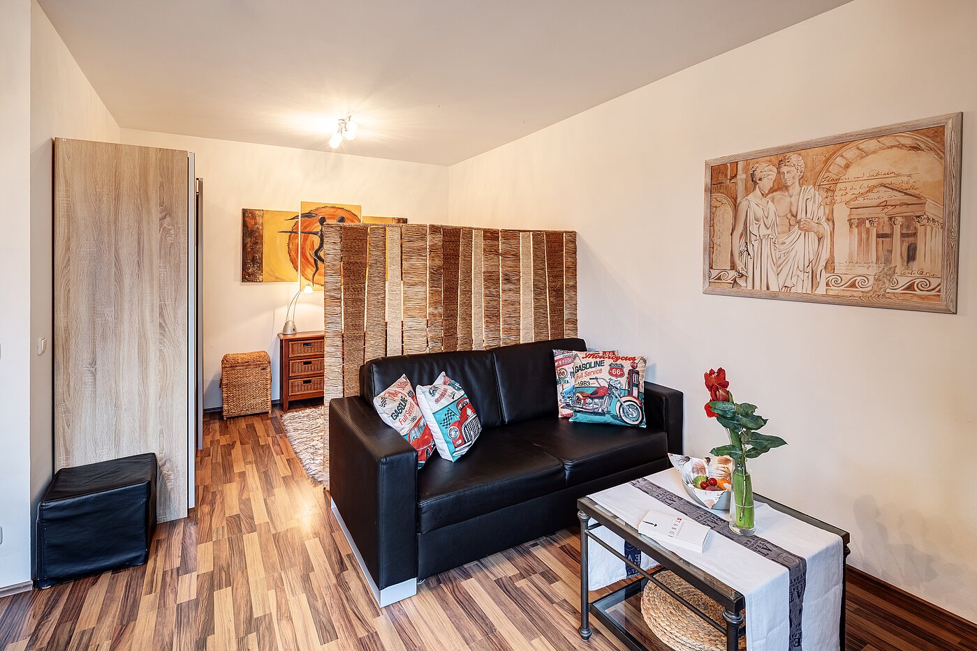 Квартира в многоэтажно доме с 1 комнатная | Karlsfeld | 70460 | Wohn- und Schlafbereich