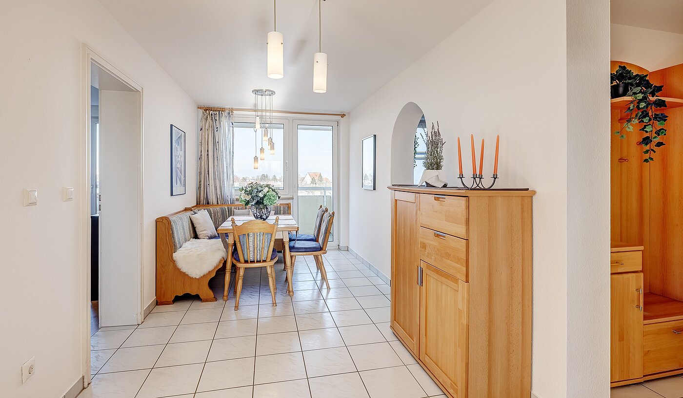 Квартира в многоэтажно доме с 3.5 комнатами | Haar | 2201ML5 | Geräumige Diele mit...