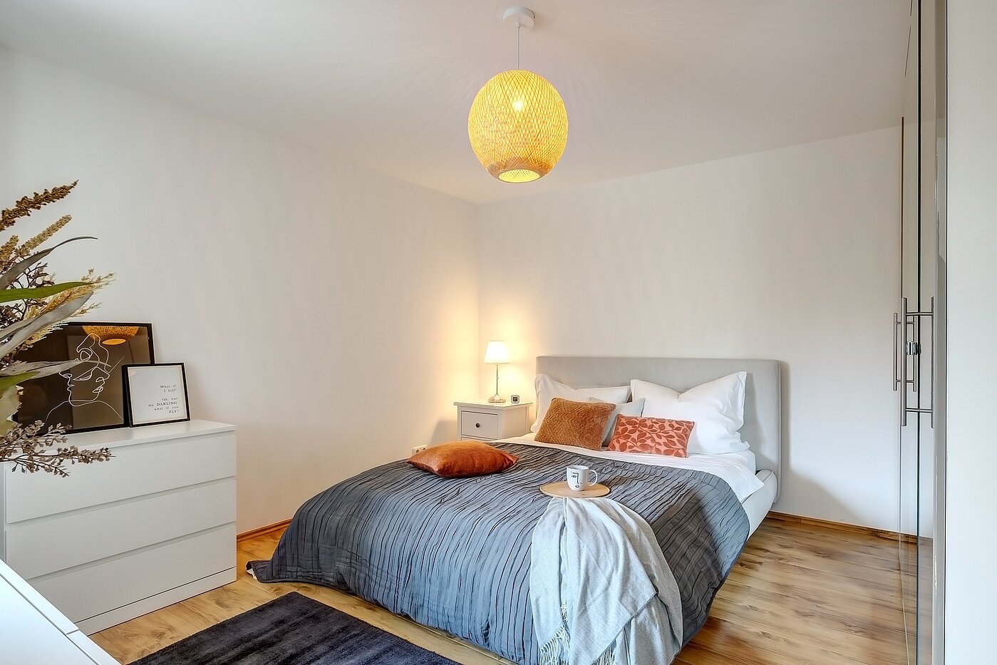 Квартира в многоэтажно доме с 2 комнатами | München-Maxvorstadt | 70001 | Gemütliches Schlafzimmer