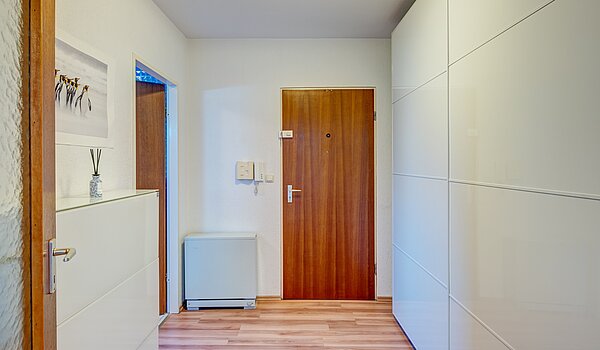 Квартира в многоэтажно доме с 2.5 комнатами | München-Hadern | 70393 | Flur Blickrichtung Eingang