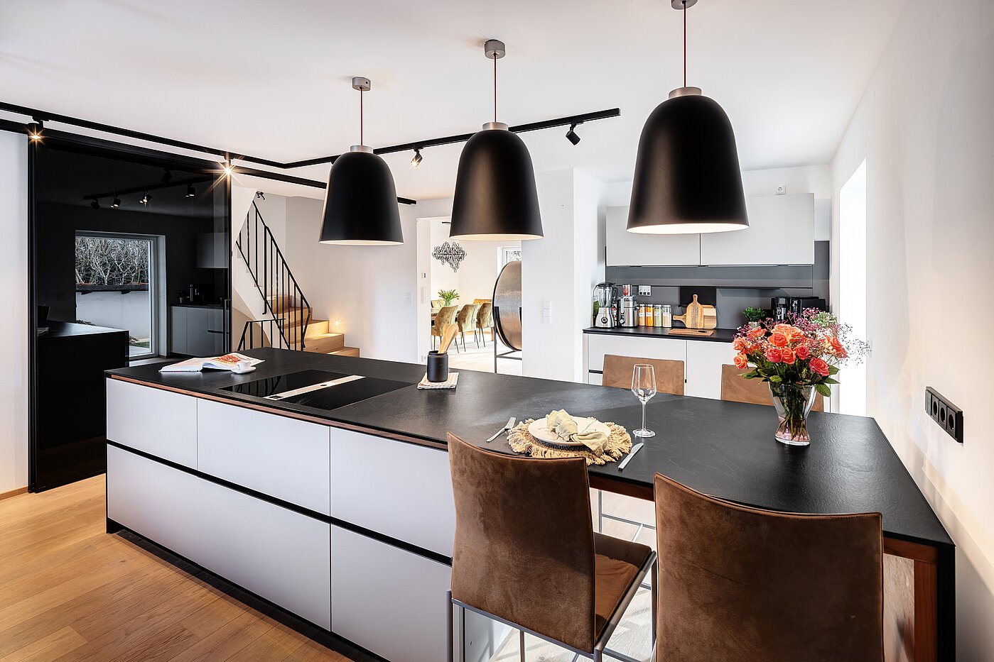 Угловой террасный дом с 6 комнатами | München-Trudering | 70191 | Hochwertige Einbauküche...