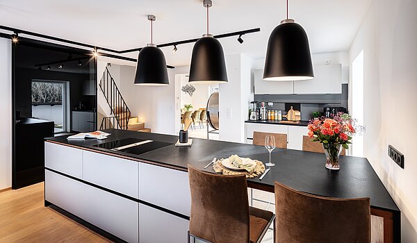 Угловой террасный дом с 6 комнатами | München-Trudering | 70191 | Hochwertige Einbauküche...