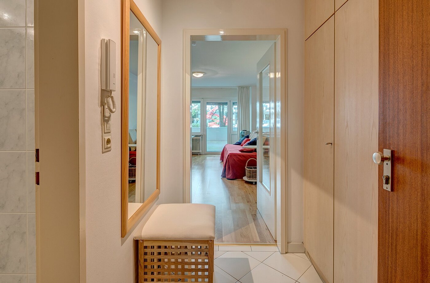 Высокий первый этаж с 1 комнатная | München-Neuhausen | 1911ML10 | Geräumige Diele