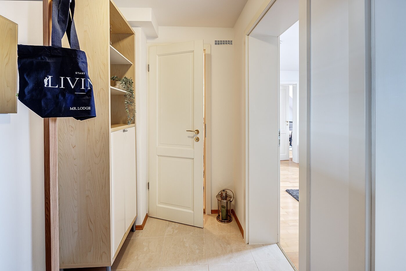 Мансардная квартира с 2 комнатами | München-Au | 2209ML3 | Flur Blickrichtung Bad