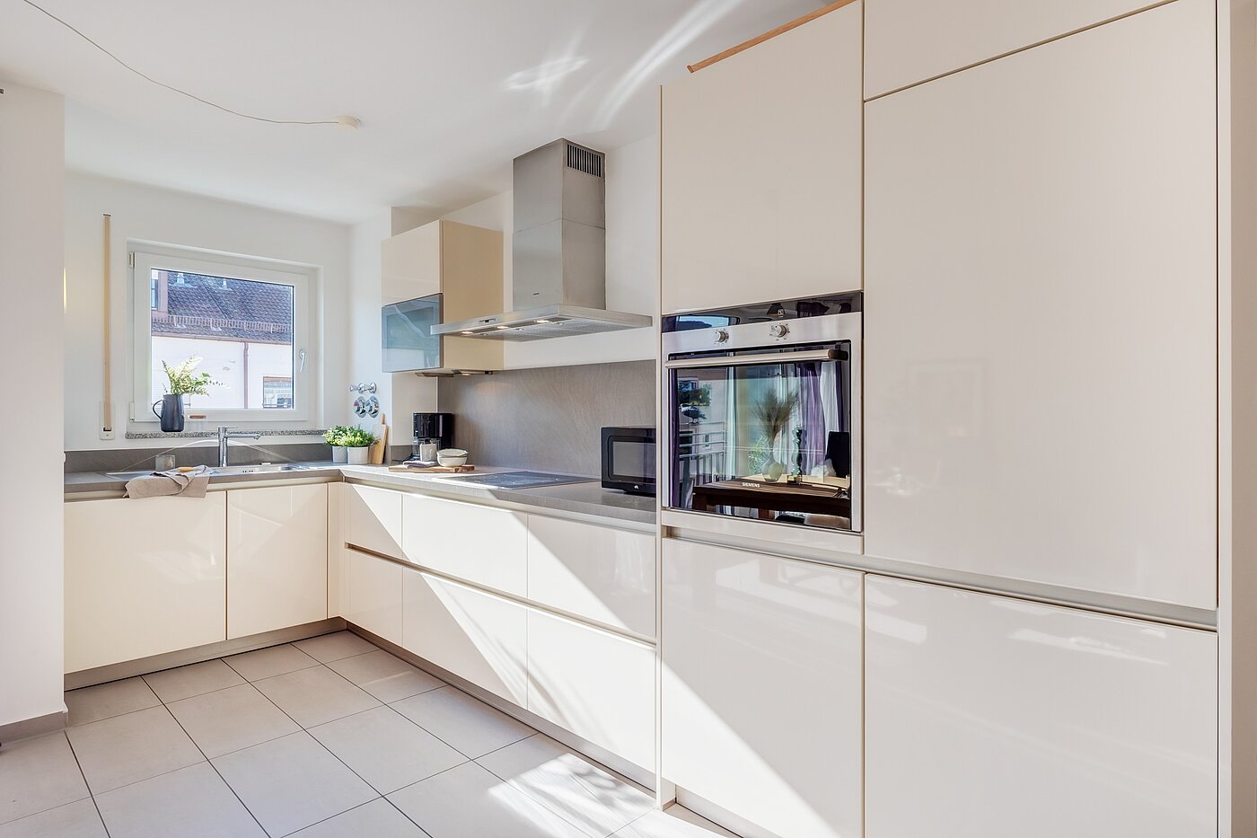 Квартира в многоэтажно доме с 2.5 комнатами | München-Obergiesing | 70270 | Helle Eckküche