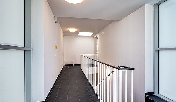 Квартира в многоэтажно доме с 2 комнатами | 70134 | Treppenhaus mit...