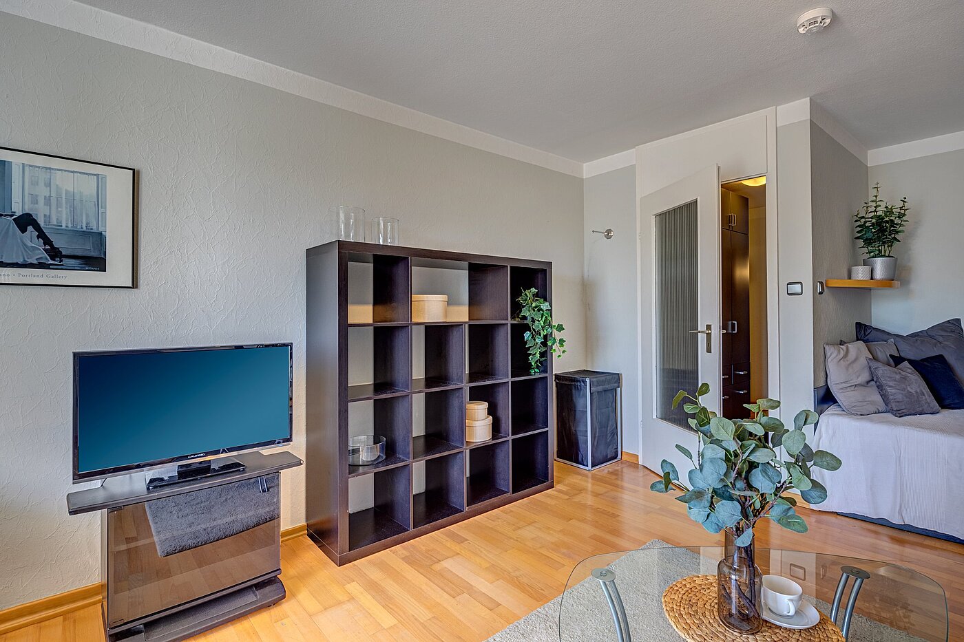 Квартира в многоэтажно доме с 1 комнатная | München-Schwabing | 2109ML1 | großem Bücherregal und...