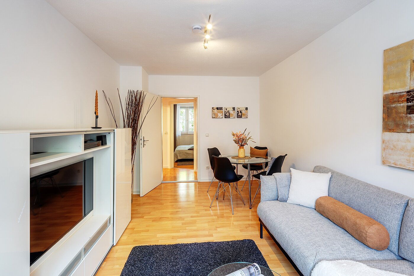 Квартира в многоэтажно доме с 2.5 комнатами | München-Isarvorstadt | 70121 | ...mit Platz für einen Esstisch