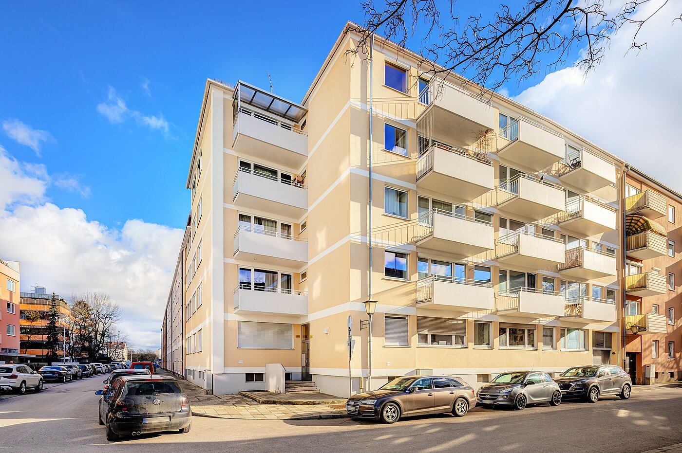 Квартира в многоэтажно доме с 2 комнатами | München-Milbertshofen | 701801 | Ansicht von der Straße aus