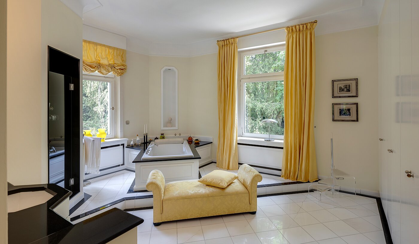 Villa с 9 комнатами | Reutlingen | 70231 | Badezimmer 1. Obergeschoss