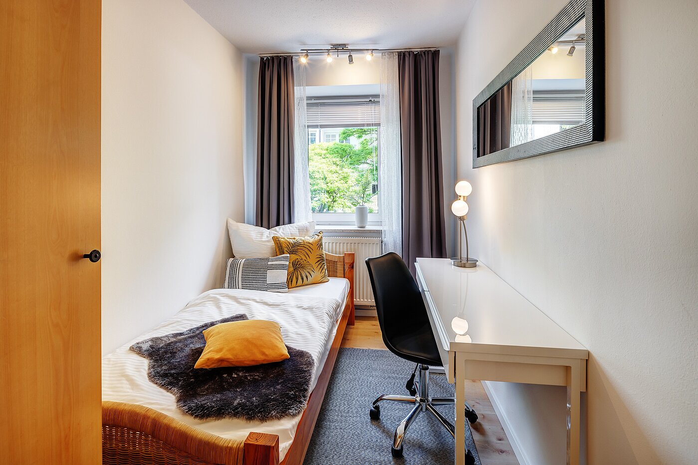 Квартира в многоэтажно доме с 2.5 комнатами | München-Isarvorstadt | 70121 | Kleines Zimmer...