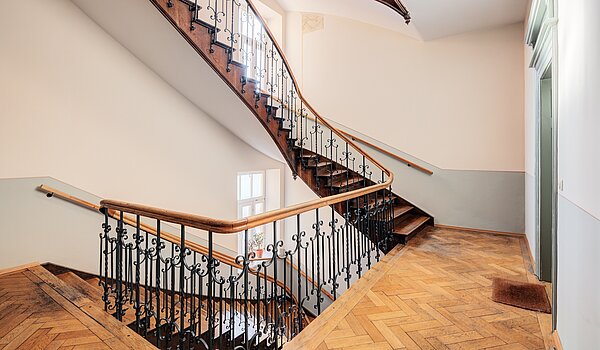 Квартира в многоэтажно доме с 2 комнатами | München-Isarvorstadt | 703031 | Treppenhaus