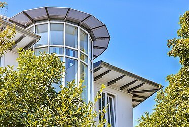 Fasangarten: Свободная 2,5-комнатная квартира с красивой террасой на крыше