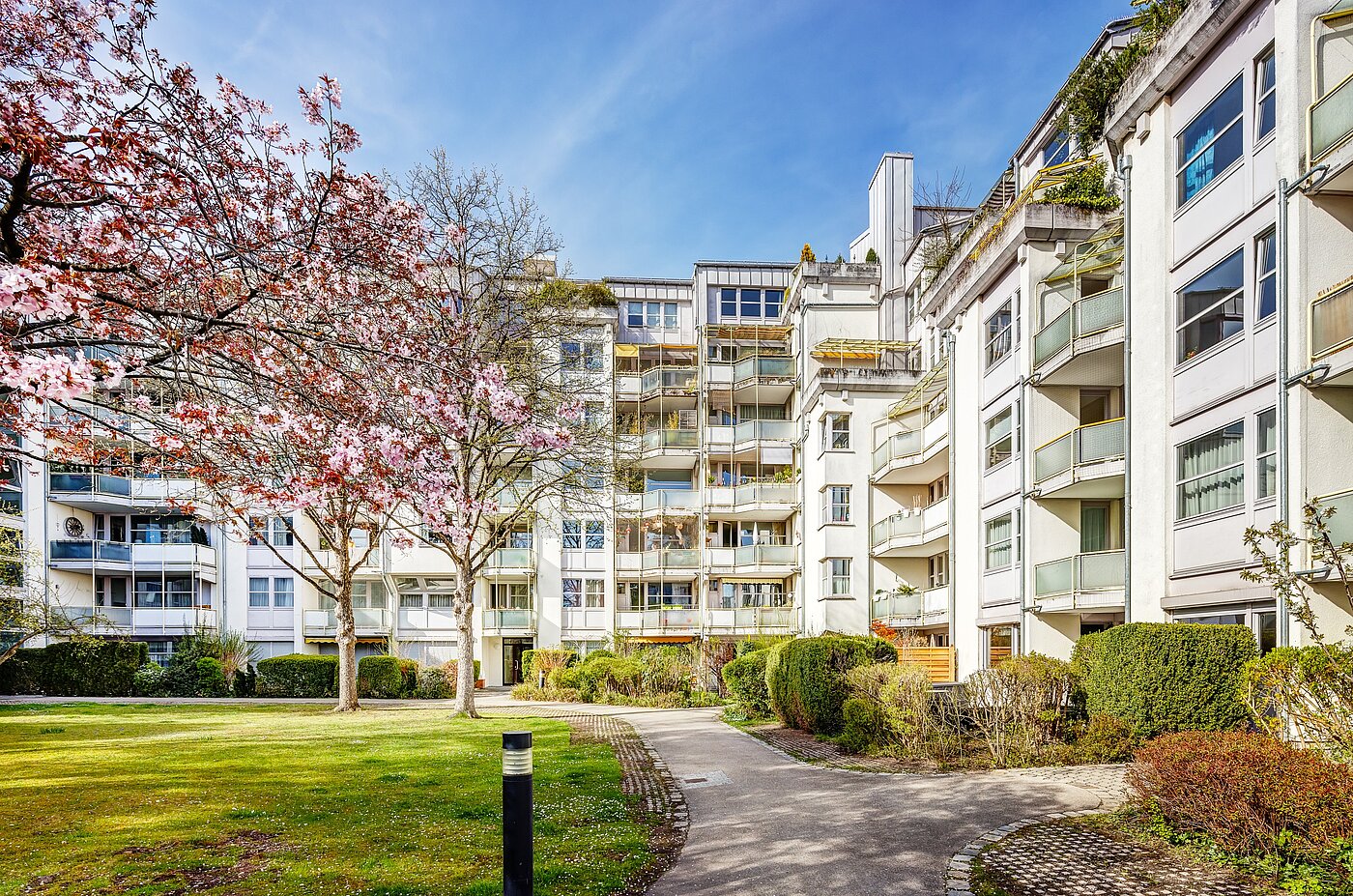 Квартира в многоэтажно доме с 1.5 комнатами | München-Bogenhausen | 2203ML2 | Ansicht vom Innenhof aus