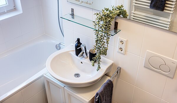 Квартира в многоэтажно доме с 2 комнатами | München-Schwabing | 703161 | Waschbeckenunterschrank