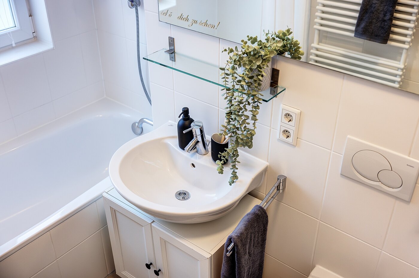Квартира в многоэтажно доме с 2 комнатами | München-Schwabing | 703161 | Waschbeckenunterschrank
